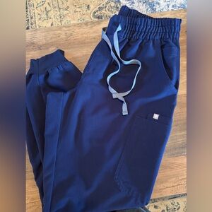 Woman’s Figs Navy Scrub Jogger Pants